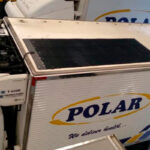 Caminhão com painel fotovoltaico instalado no teto do baú refrigerado | Foto: Divulgação